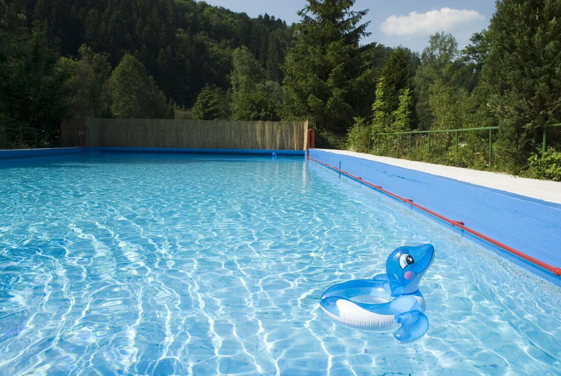pool with pool liner